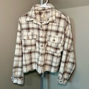 NWT boutique brand fuzzy plaid crop jacket long sleeves, button-up, flap pockets